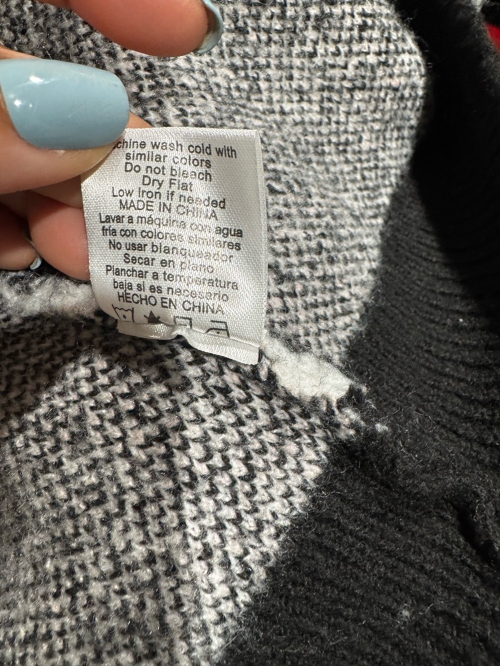 On 12th Women's  Sweater with Cat Design - Picture 9 of 9